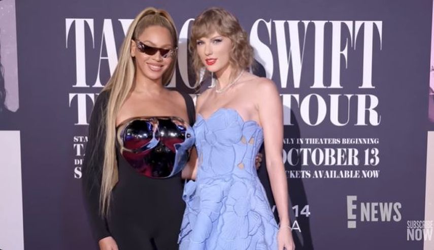 Las cantantes Beyoncé y Taylor Switf posan en el estreno del filme Taylor Swift: The Eras Tour.