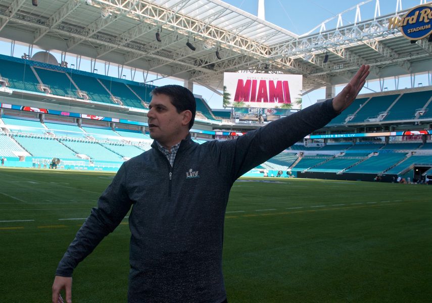 Eric Filkelstein muestra los trabajos que sde vienen haciendo en el Hard Rock Stadium con miras al Super Bowl LIV.&nbsp;