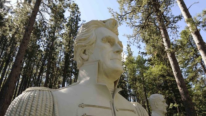 Fotografía de archivo de un busto gigante del expresidente de EEUU Andrew Jackson, en uniforme militar, en el Parque de los Presidentes en Lead, Dakota del Sur.