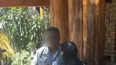 El exalcalde mexicano Adalberto Comparán, supuesto líder de los Carteles Unidos, momento en que es interceptado por las autoridades guatemaltecas.