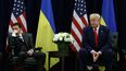 Donald Trump (der) y el presidente de Ucrania, Volodymyr Zelenskiy, durante un encuentro en el hotel InterContinental Barclay de Nueva York del mi&eacute;rcoles 25 de septiembre de 2019.&nbsp;