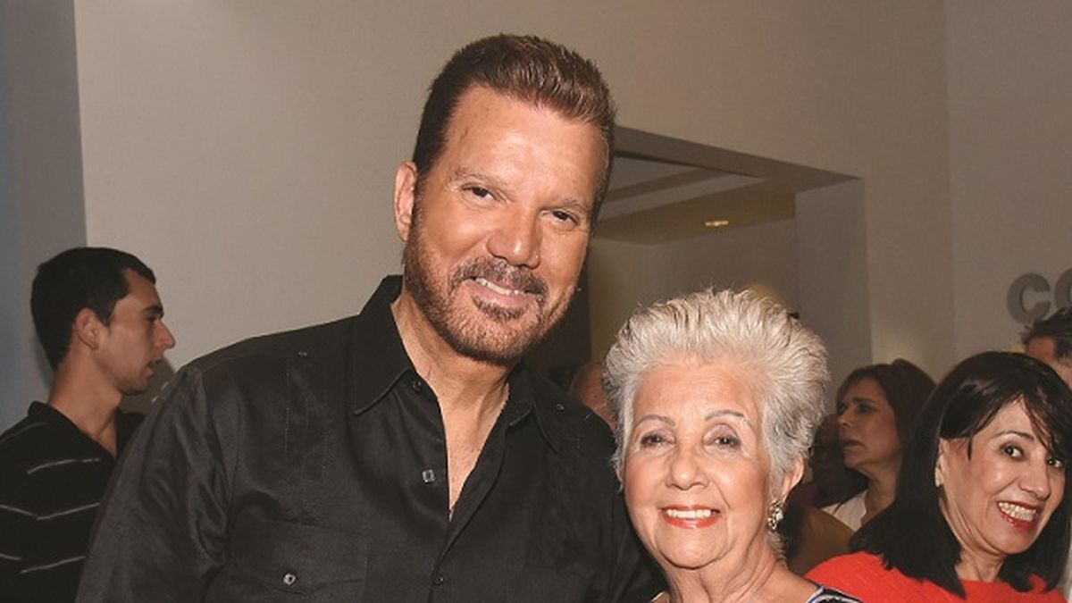 Álvarez Guedes recibe estrella en la Calle Ocho