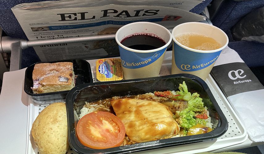 Comida (almuerzo), clase turista.