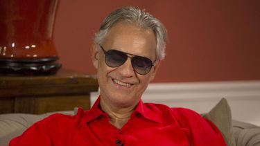 Bocelli es el artista más famoso que ha hablado en defensa del astro español y argumentó que la gente debería diferenciar entre la moral de las figuras públicas y su arte.