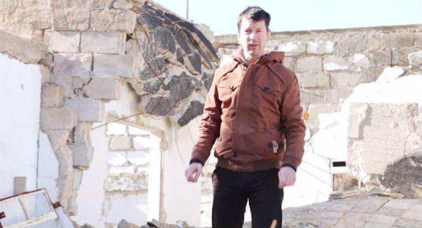 John Cantlie en el víde lanzado este lunes por ISIS. (CAPTURA DE VÍDEO DE http://linkis.com) 