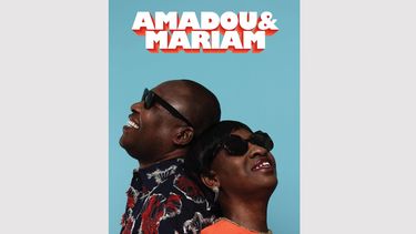 Los cantantes de Mali Amadou y Mariam inauguran el 14 de marzo de 2023 el Afro Roots Fest de Miami Beach.