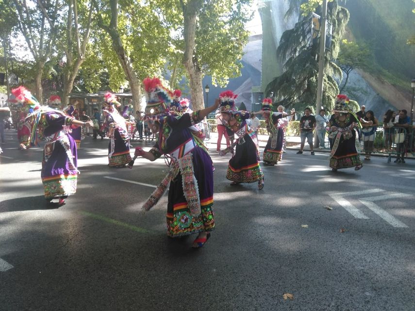 Ayuntamiento de Madrid acoge el desfile de la Virgen de Urkupiña.