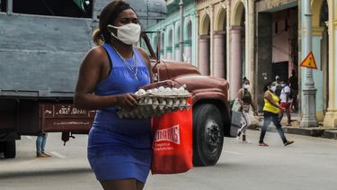 Desde que el r&eacute;gimen cubano hizo una serie de anuncios econ&oacute;micos hace dos meses y medio, el cambista de 50 a&ntilde;os ha comprado y vendido m&aacute;s divisas que durante los primeros siete meses de 2020