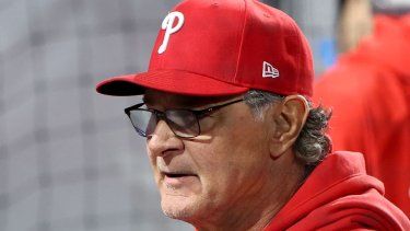 Don Mattingly, nuevo mánager de los Filis de Filadelfia en la MLB, durante un juego contra los Gigantes de San Francisco, el 28 de abril de 2026.
