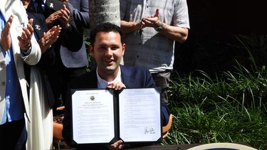 Alcalde Bryan Calvo, crea la task force sobre los condominios en Hialeah.