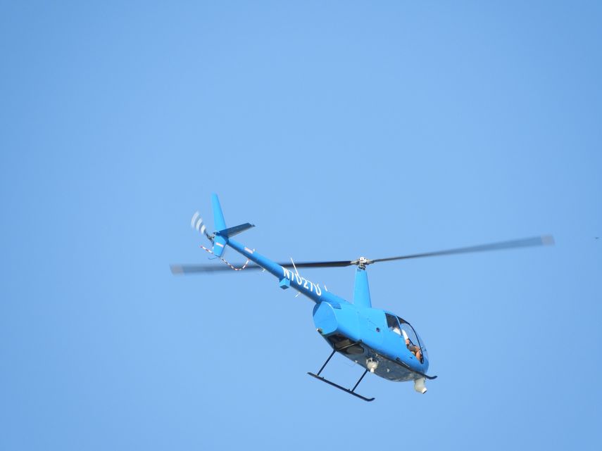 Imagen de referencia de un helicóptero que sobrevuela la zona tras un accidente.&nbsp;