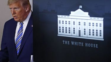 El presidente Donald Trump llega a un informe del grupo de trabajo contra el coronavirus en la Casa Blanca, el domingo 19 de abril de 2020, en Washington. 