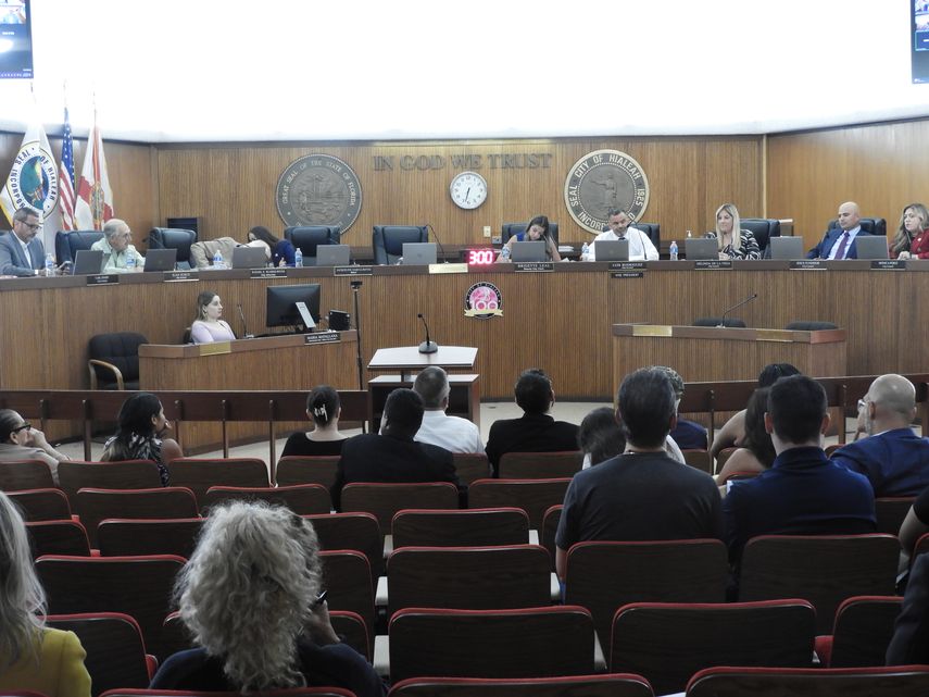 Pleno del Concejo de Hialeah. Pleno del Concejo de Hialeah.