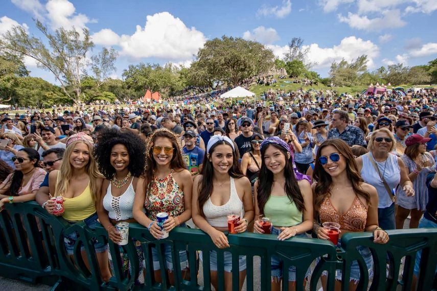 Love-In Music Festival se celebra en North Miami Beach.