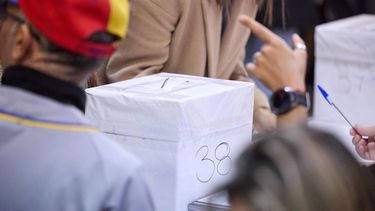 Una urna electoral en la Parroquia Santísimo Cristo de la Victoria, a 22 de octubre de 2023, en Madrid (España). 