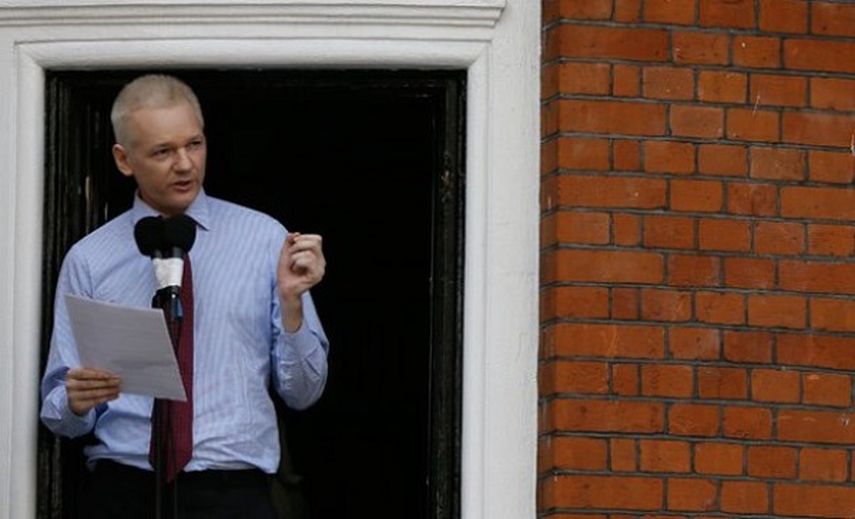 Assange cumplió el pasado 19 de junio tres años refugiado en la misión ecuatoriana en Londres (CORTESÍA)