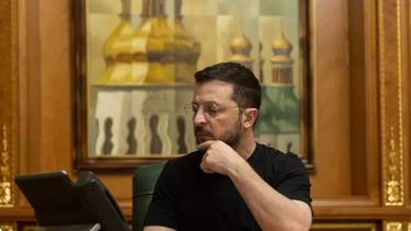 El presidente de Ucrania, Volodimir Zelenski, en su despacho.