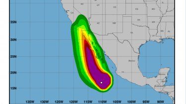 El huracán Hilary ganó fuerza rápidamente hasta alcanzar la categoría 4 frente a la costa del Pacífico mexicano el viernes y podría convertirse en la primera tormenta tropical que azota el sur de California en 84 años.
