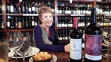 “Cuidamos la tierra y las viñas con los métodos tradicionales”, señaló Pilar Pérez de Albéniz. (JESÚS HERNÁNDEZ)