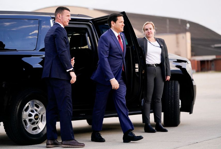 El secretario de Estado Marco Rubio llega a la Base Andrews, en Maryland, para emprender su viaje primero a Jamaica y luego por el Caribe.