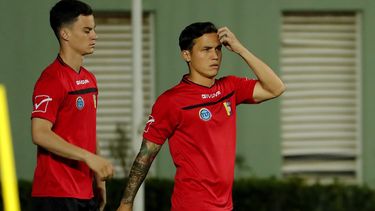 Juan Pablo Añor (izquierda) y Luis Manuel&nbsp;Seijas (derecha), jugadores de la selección de fútbol de Venezuela