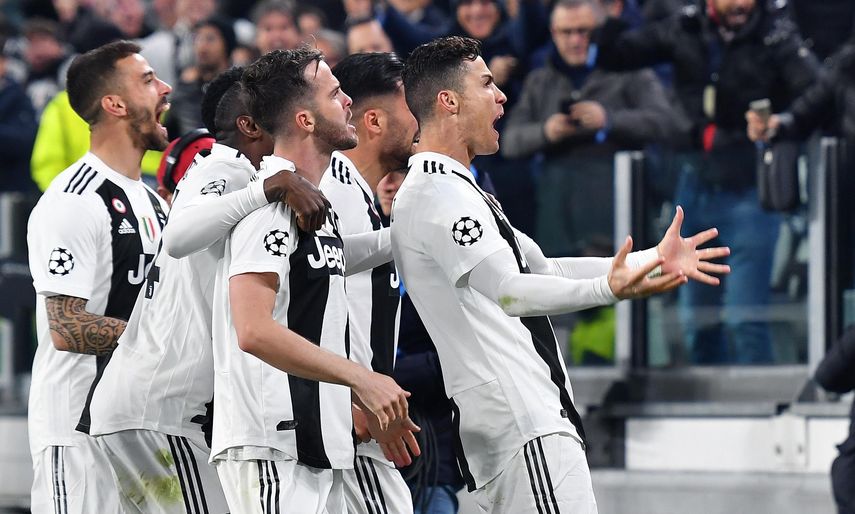 El delantero portugués Cristiano Ronaldo, autor de los tres tantos en la victoria por 3-0 del&nbsp;Juventus&nbsp;ante el Atlético de Madrid, imitó tras el partido, con más vehemencia, el gesto (llevarse las manos a los testículos) en la ida del entrenador del equipo rojiblanco, Diego Simeone, y que le costó a éste una multa.