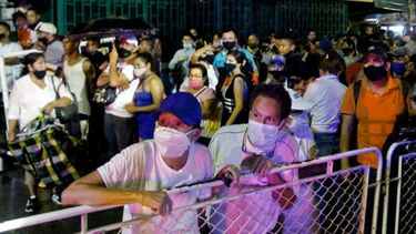 Migrantes venezolanos varados en Colombia queriendo cruzar de regreso a su país en el puente internacional Simón Bolívar en Cúcuta, Colombia, el 18 de noviembre de 2020.
