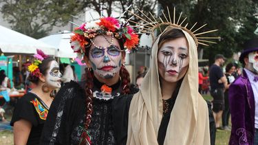 Desfile en conmemoraci&oacute;n del D&iacute;a de Muertos, en Ft. Lauderdale, en 2018.&nbsp;