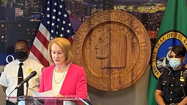 Manifestantes exigen&nbsp;la renuncia del alcaldesa Jenny Durkan.