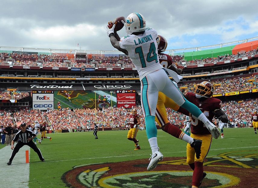 Jarvis Landry (14) destacó en el triunfo de los Dolphins. (REUTERS)
