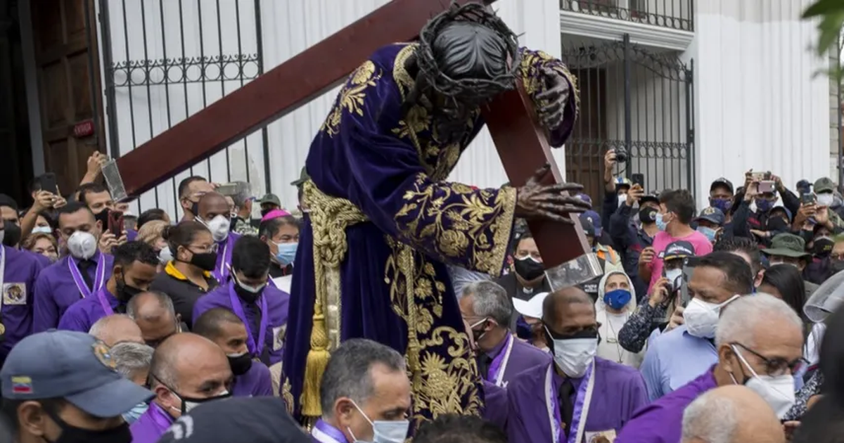 Nazareno de San Pablo tiene masiva peregrinación por calles de una Venezuela en crisis