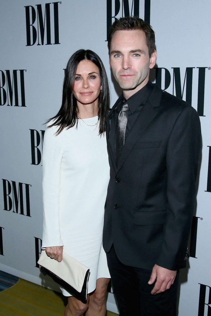 Courteney Cox y Johnny McDaid asisten a la 64 edición de los BMI Pop Awards.