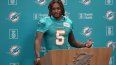 El esquinero de los Dolphins de Miami, Jalen Ramsey, habla durante una conferencia de prensa en las instalaciones de entrenamiento del equipo de fútbol americano de la NFL, el martes 25 de julio de 2023, en Miami Gardens, Florida.&nbsp;