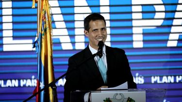 El presidente encargado de Venezuela Juan Guaidó gestiona el ingreso de ayuda humanitaria a su país.