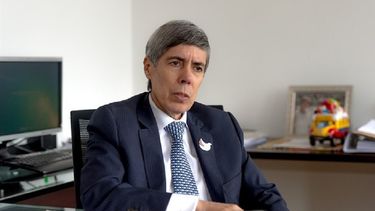 Jara es investigado por la Fiscalía por su proyecto de construir una refinería petrolera&nbsp; que jamás pasó del papel cuando era gobernador del departamento de Meta, pese a que se invirtieron alrededor de 6.2 millones de dólares.