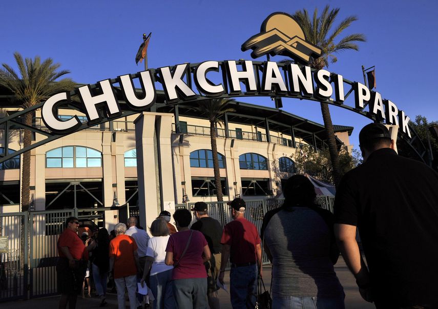 Fotografía del 18 de septiembre de 2015 de espectadores llegando al Chuckchansi Park en Fresno, California.&nbsp;