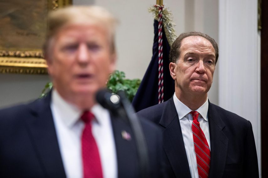 El presidente Donald Trump (i) ofrece una rueda de prensa este miércoles para nominar a&nbsp;David Malpass&nbsp;(d), actual subsecretario del Tesoro, como candidato para presidir el Banco Mundial.
