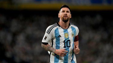 El delantero argentino Lionel Messi durante el partido ante Uruguay por las eliminatorias de la Copa Mundial en el estadio La Bombonera, en Buenos Aires, el jueves 16 de noviembre de 2023.