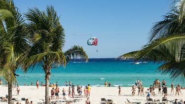 Balacera en Cancún deja 2 muertos y una turista de EEUU herida