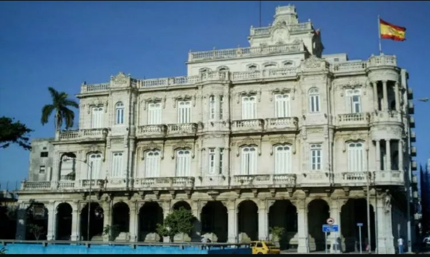 Fachada de la Embajada de España en Cuba.