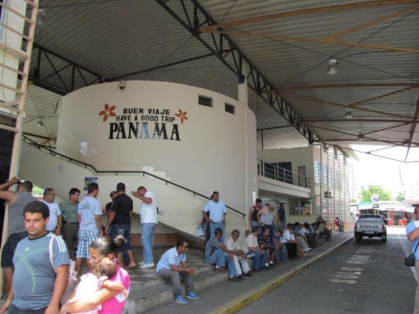 Para no quedar ilegales, la mayoría salió de Panamá hacia Costa Rica para sellar el pasaporte, ya que se venció su plazo de estadia que es de 6 meses; pero ahora no pueden volver.&nbsp;