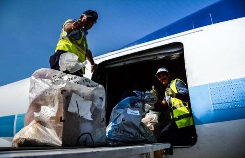 Imagen de la llegada del primer vuelo con correo postal directo entre EEUU y Cuba en marzo de 2016.