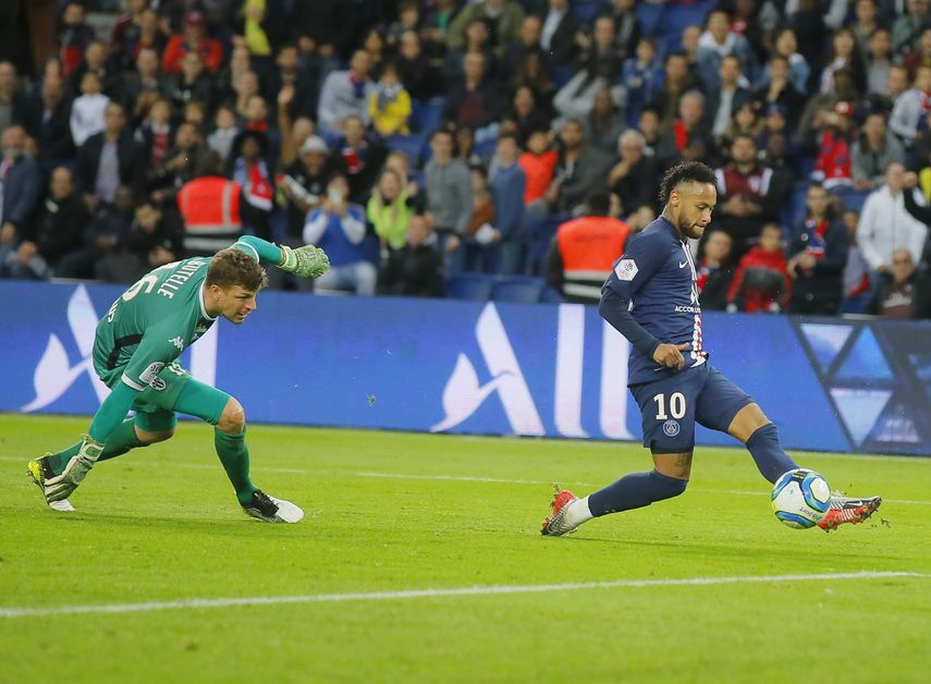 El ex del Bar&ccedil;a quebr&oacute; al portero tras controlar con la diestra y defini&oacute; sin oposici&oacute;n con la zurda.