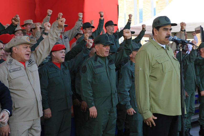 Maduro pidió recientemente a los militares venezolanos desarrollar labores preventivas ante cualquier movimiento extraño de grupos paramilitares o infiltrados.