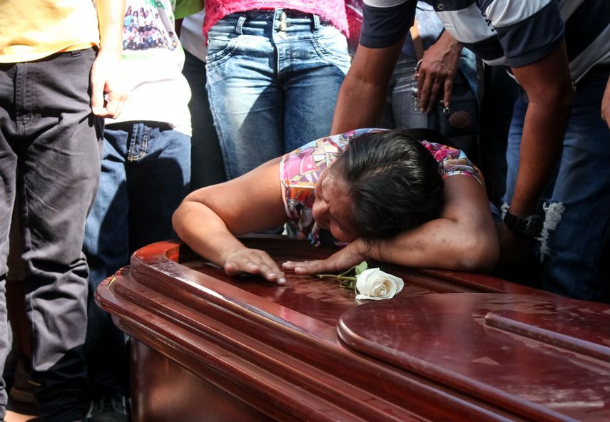Los cuerpos de 17 personas fueron hallados con impactos de balas  el pasado lunes en una fosa de cinco metros de profundidad (EFE)