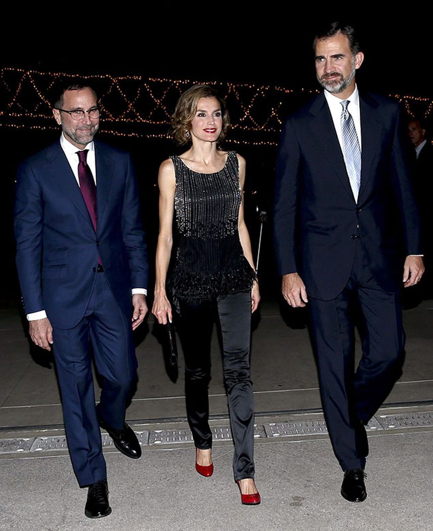 Los Príncipes de Asturias acompañados por el embajador de los EEUU en España, James Costos (izquierda), a su llegada a la recepción ofrecida por el embajador en su residencia de Beverly Hills. EFE/JuanJo Martín