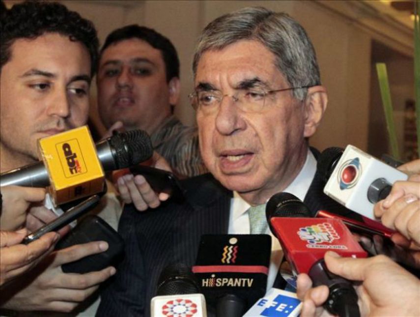 Oscar Arias añadió que cree que la inmensa mayoría de los colombianos quiere la paz.(EFE)
