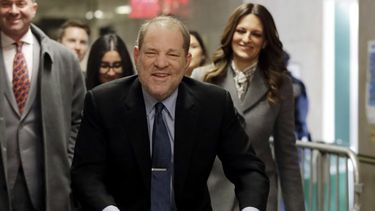 Harvey Weinstein llega a la corte para su juicio bajo cargos de violaci&oacute;n, el mi&eacute;rcoles 29 de enero del 2020 en Nueva York.&nbsp;