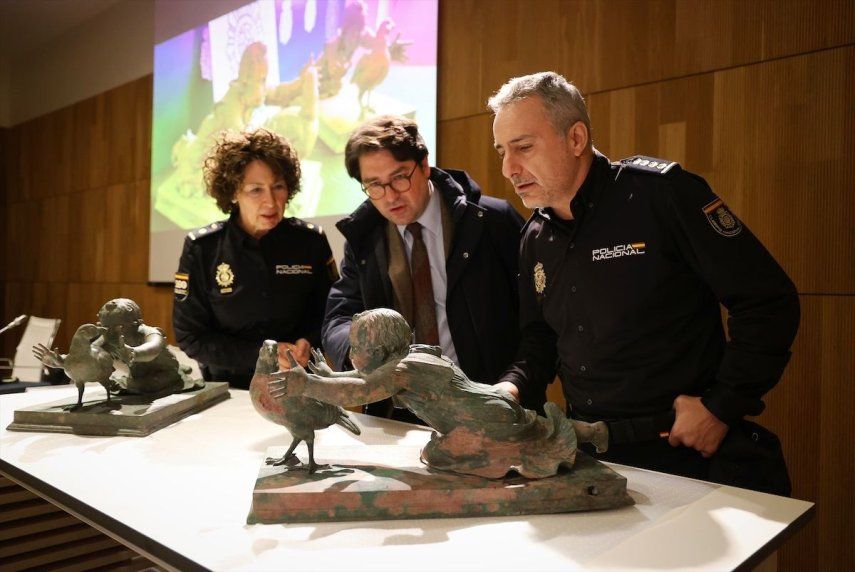 La Policía recupera para el Museo Arqueológico dos esculturas de bronce de la época romana cedidas por un estadounidense.