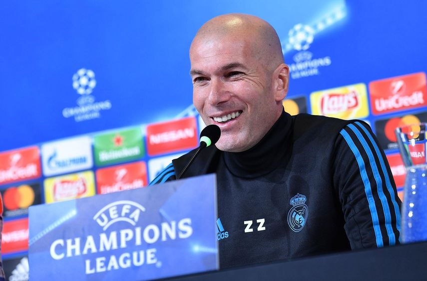 Zinedine&nbsp;Zidane, se mostró tan feliz tras la goleada de su equipo por 3-0 a la Juventus, en la ida de los cuartos de final de la Liga de Campeones de fútbol, que se permitió bromear con la comparación entre el gol de chilena de Cristiano Ronaldo y el suyo la final del torneo en 2001